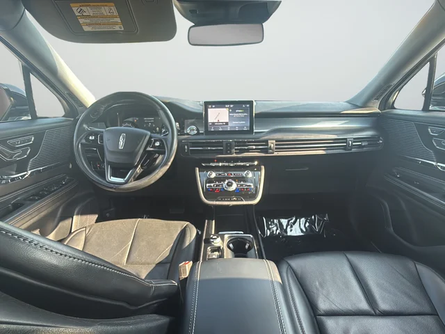 Used 2022 Silver Lincoln Standard image 9