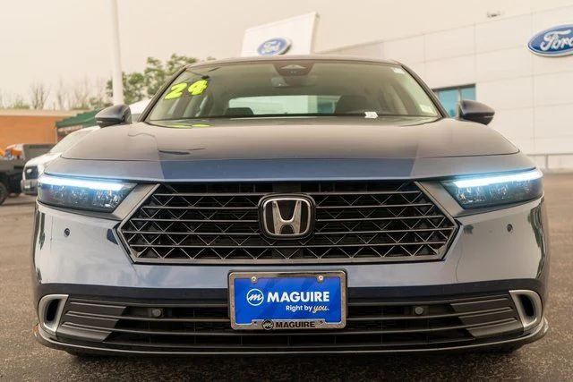 Used 2024  Honda Touring image 3
