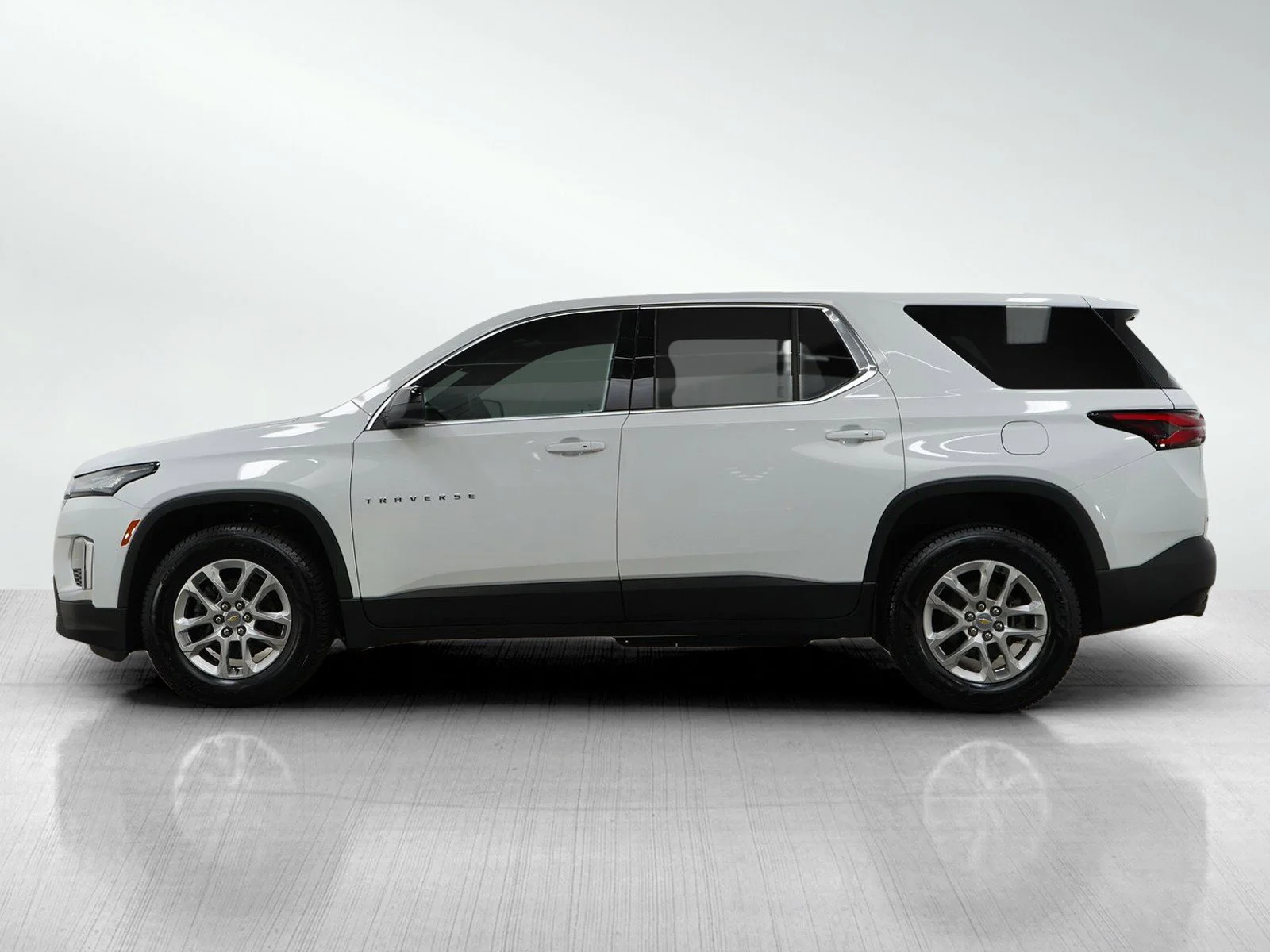 Used 2023 Chevrolet Traverse LS with VIN 1GNEVFKW9PJ326516 for sale in Burnsville, Minnesota