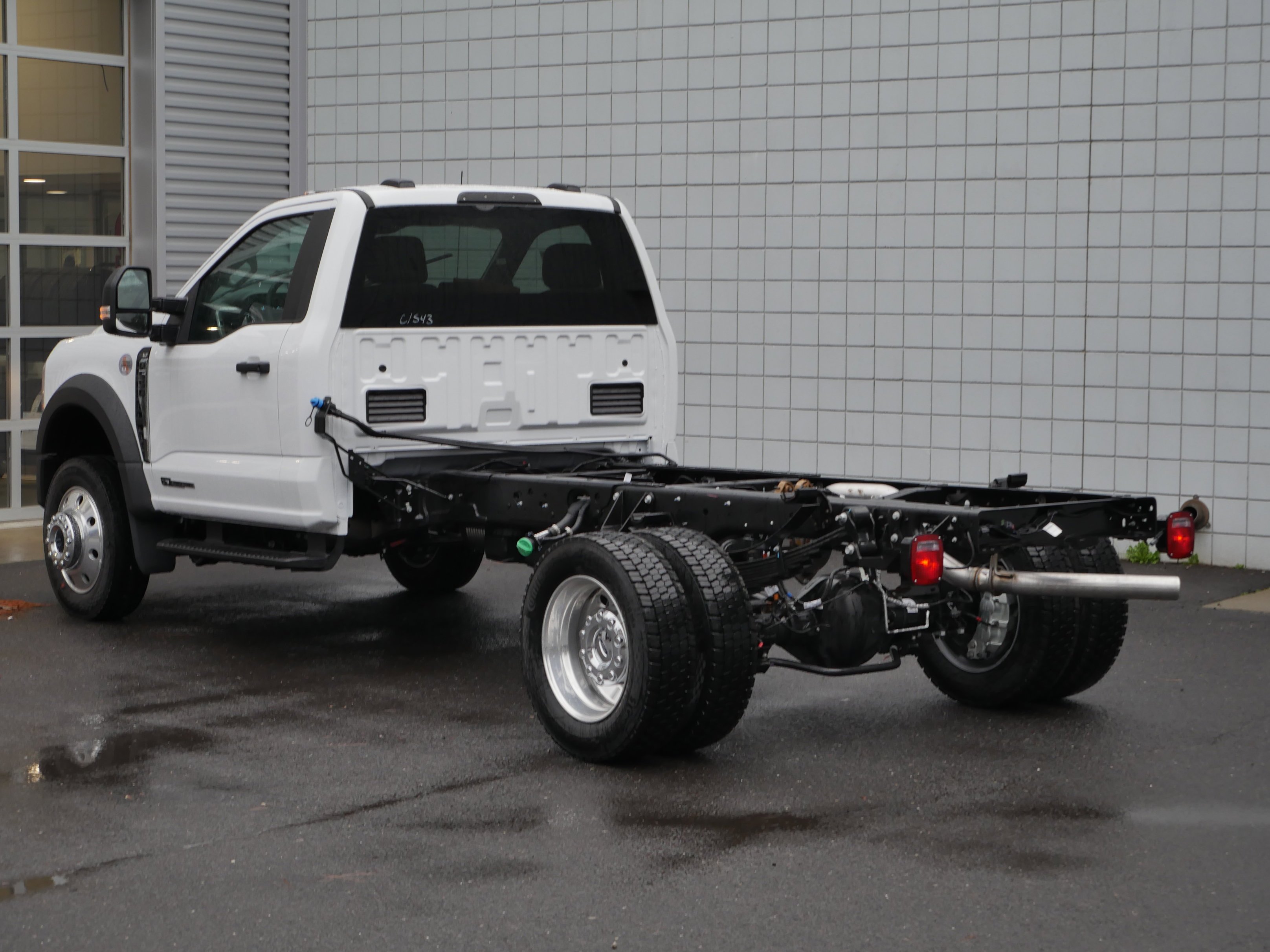 New 2026 Oxford White Ford F-550® XLT image 16