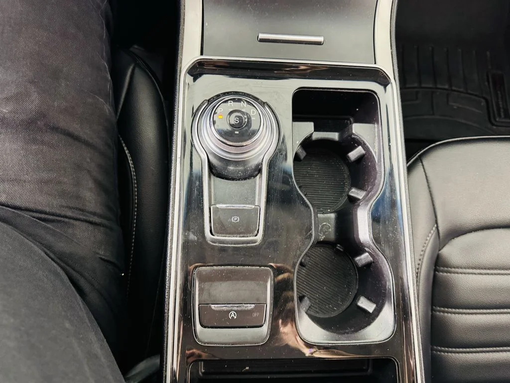 Used 2019 Black Ford SEL image 18