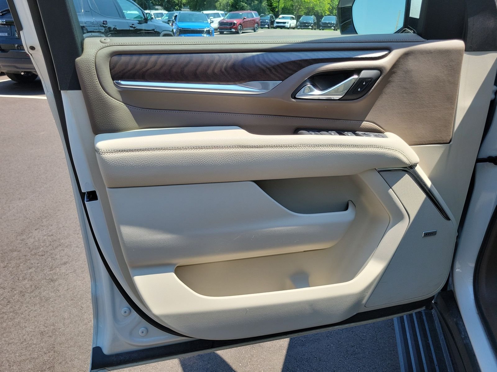 Used 2024 White GMC Denali image 7