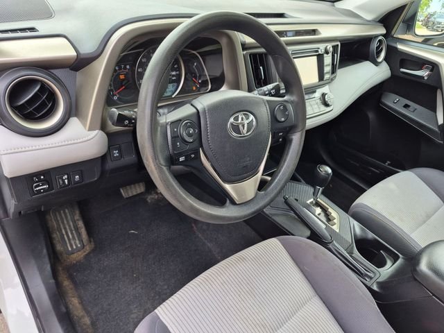 Used 2015 White Toyota XLE image 9