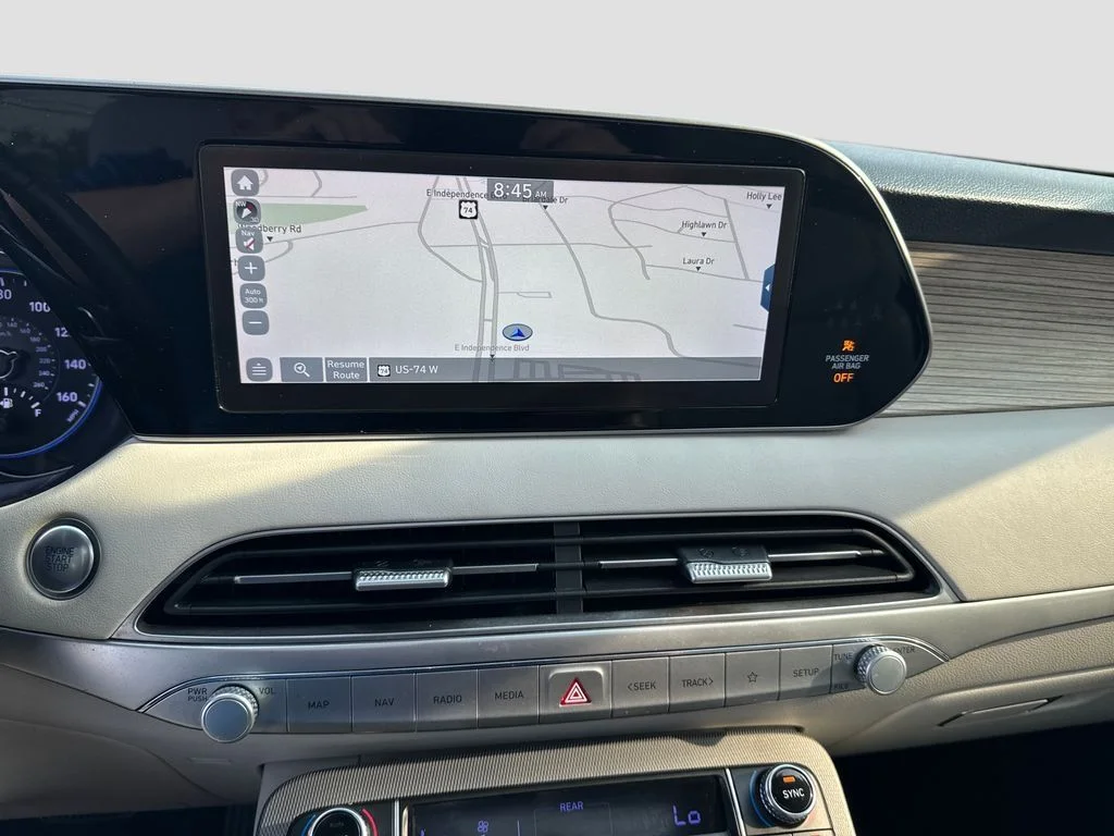 Used 2021 Graphite Hyundai SEL image 25
