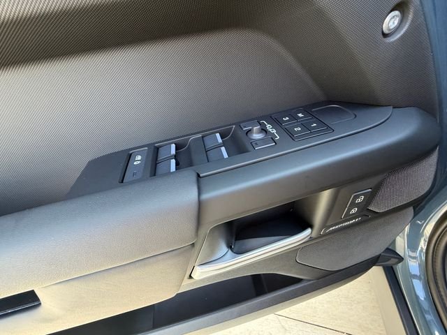 New 2026 Tasman Blue LAND ROVER S image 11