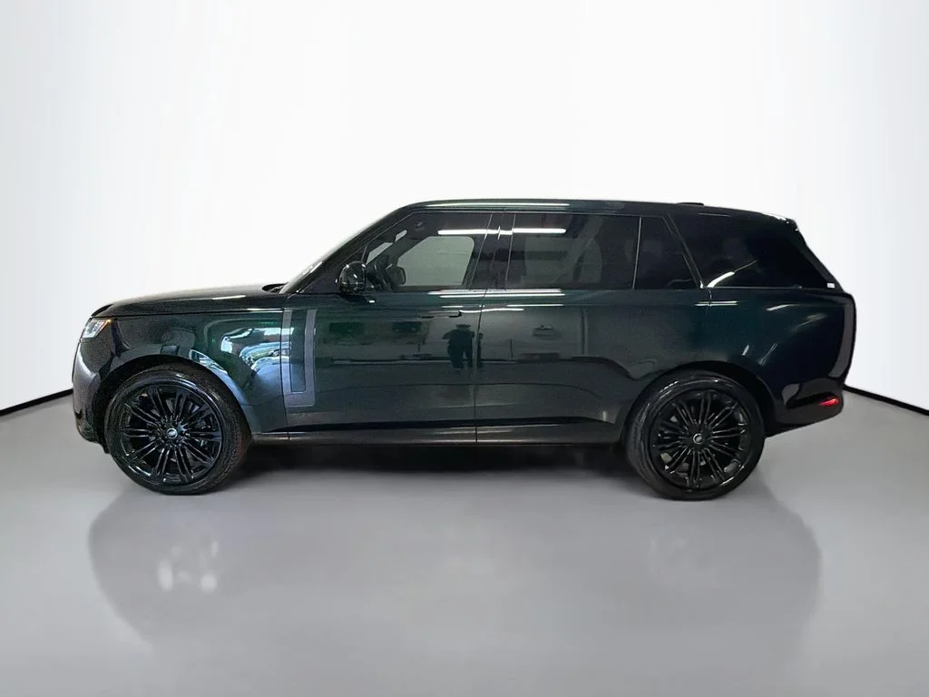 Certified Used 2025 British Racing Green SV Bespoke Ultra Met Gloss Land Rover Autobiography image 2