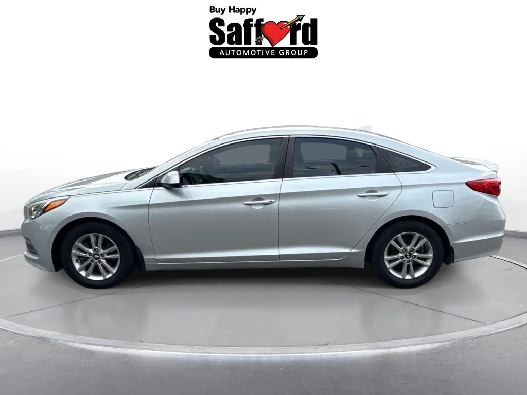 Used 2015 Silver Hyundai SE image 4