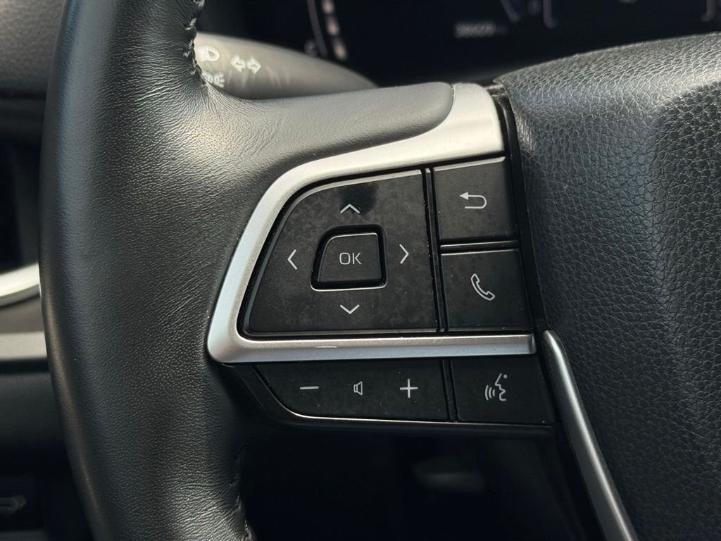 Used 2024 Silver Toyota XLE image 27