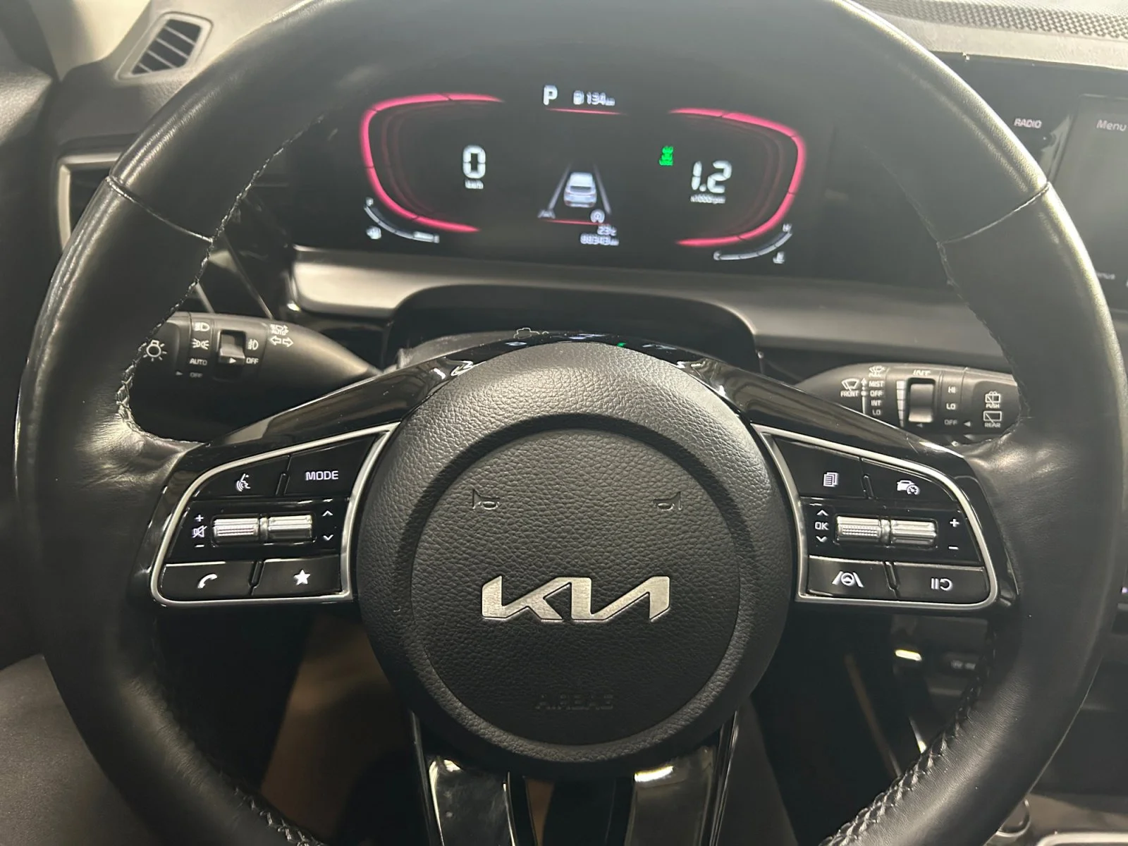 Used 2024 WHITE Kia EX AWD image 23