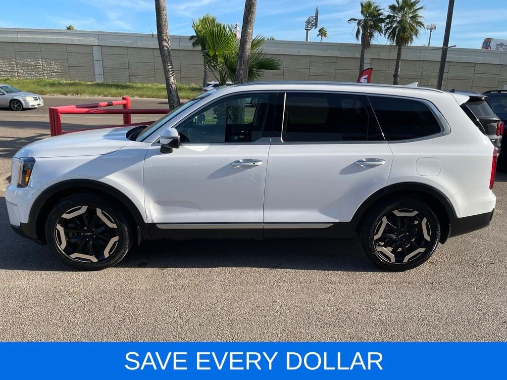 Used 2023 White Kia S image 3