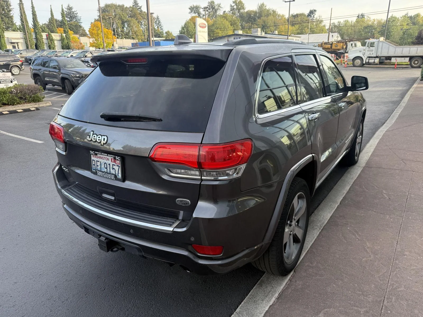 Used 2014 Granite Crystal Metallic Clearcoat Jeep Overland image 5