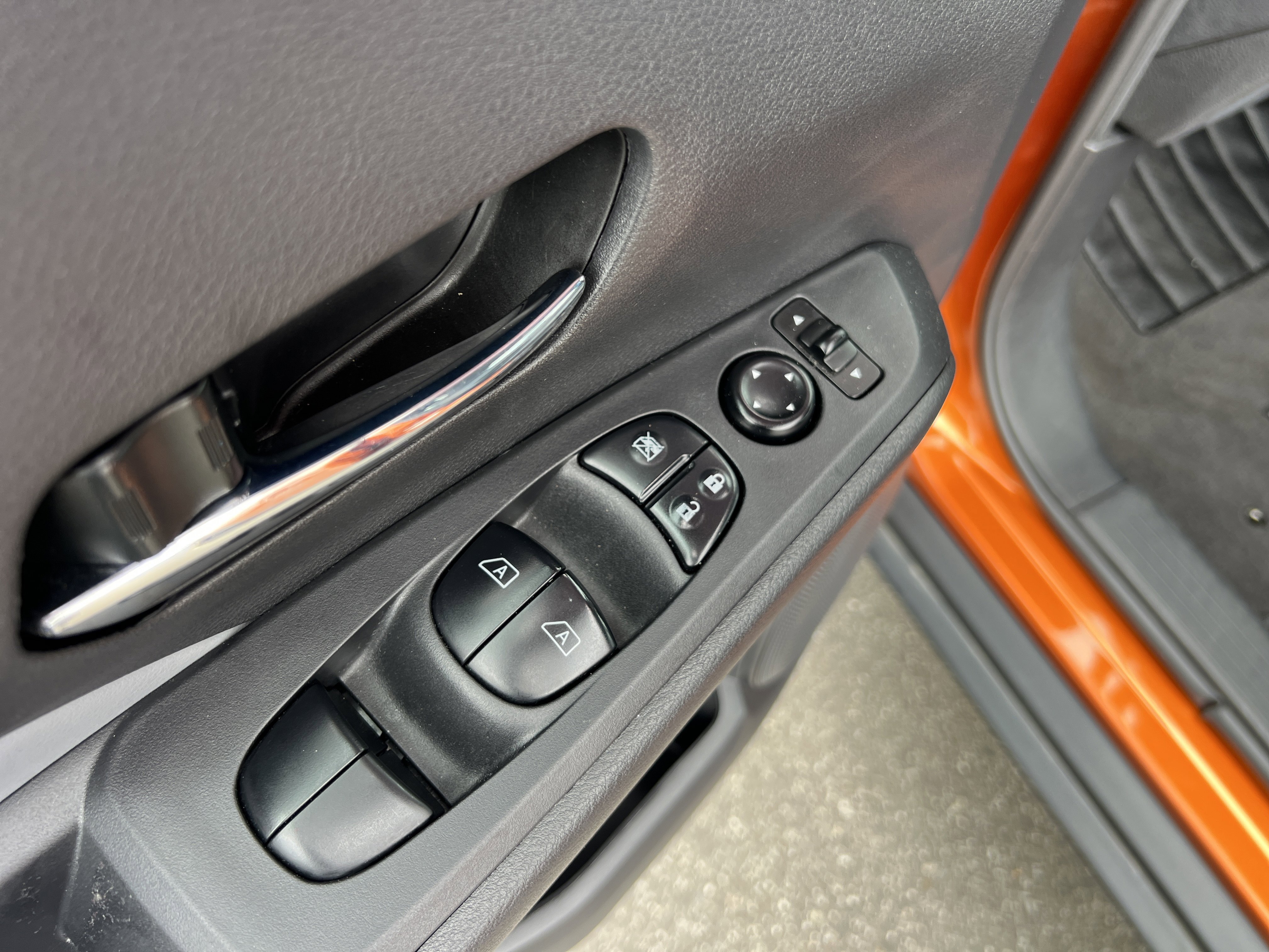 Certified Used 2023 Monarch Orange Metallic/Super Black Nissan SR image 20