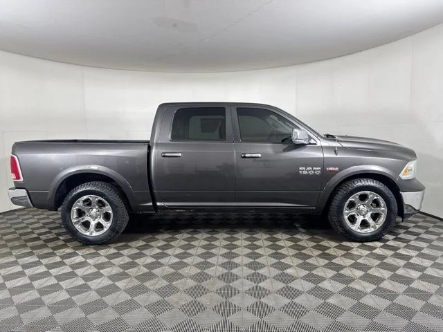 Used 2015 Granite Crystal Clearcoat Metallic Ram Laramie image 2