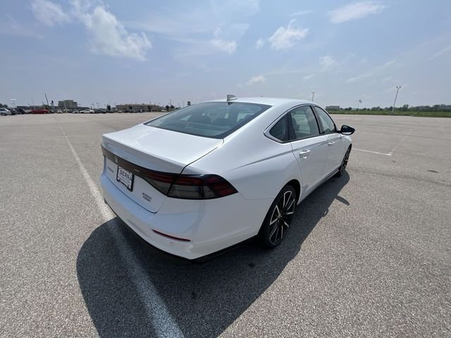Used 2024 Platinum White Honda Touring image 14