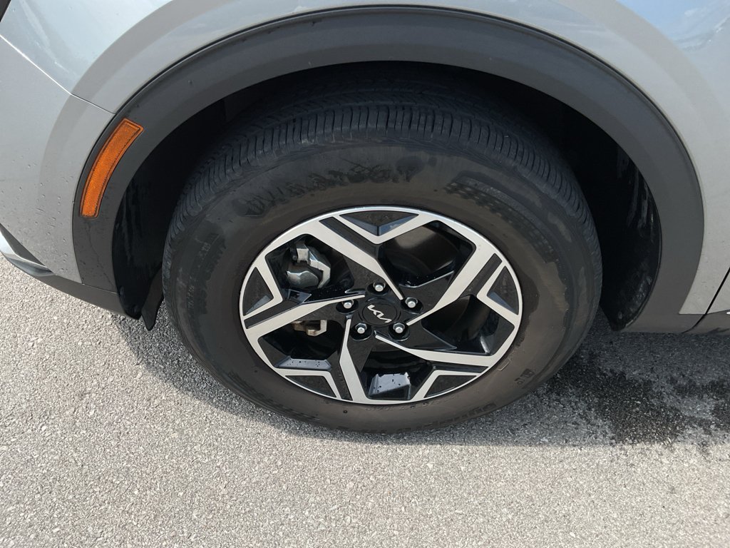Certified Used 2025 Steel Gray Kia LX image 5