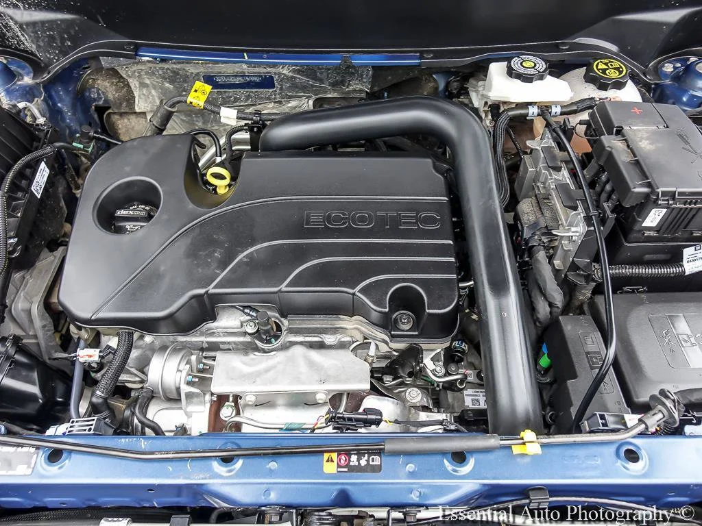 Used 2024 Lakeshore Blue Metallic Chevrolet LT image 27