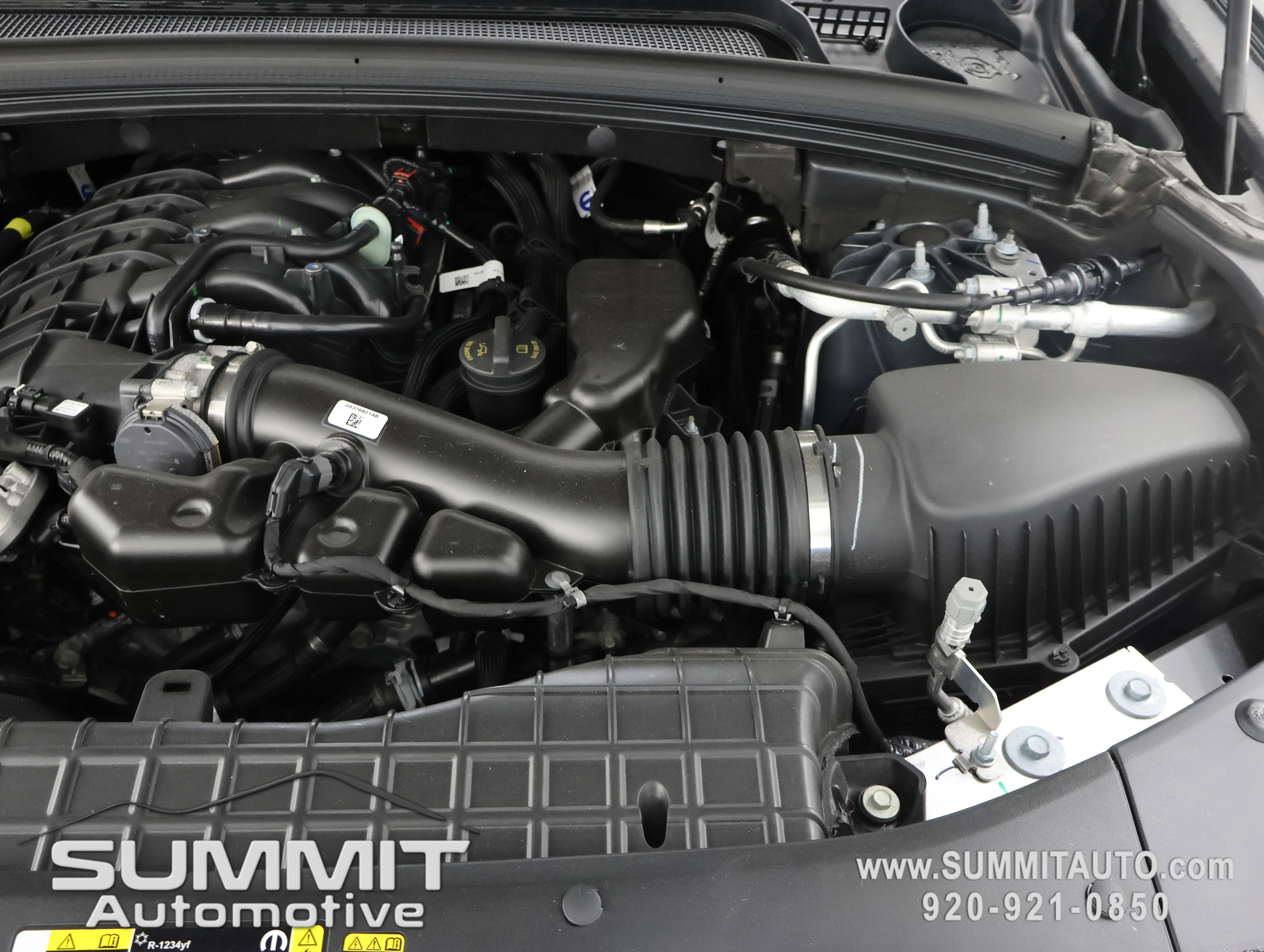 New 2025 Diamond Black Crystal Pearl-Coat Exterior Paint Jeep Limited image 22