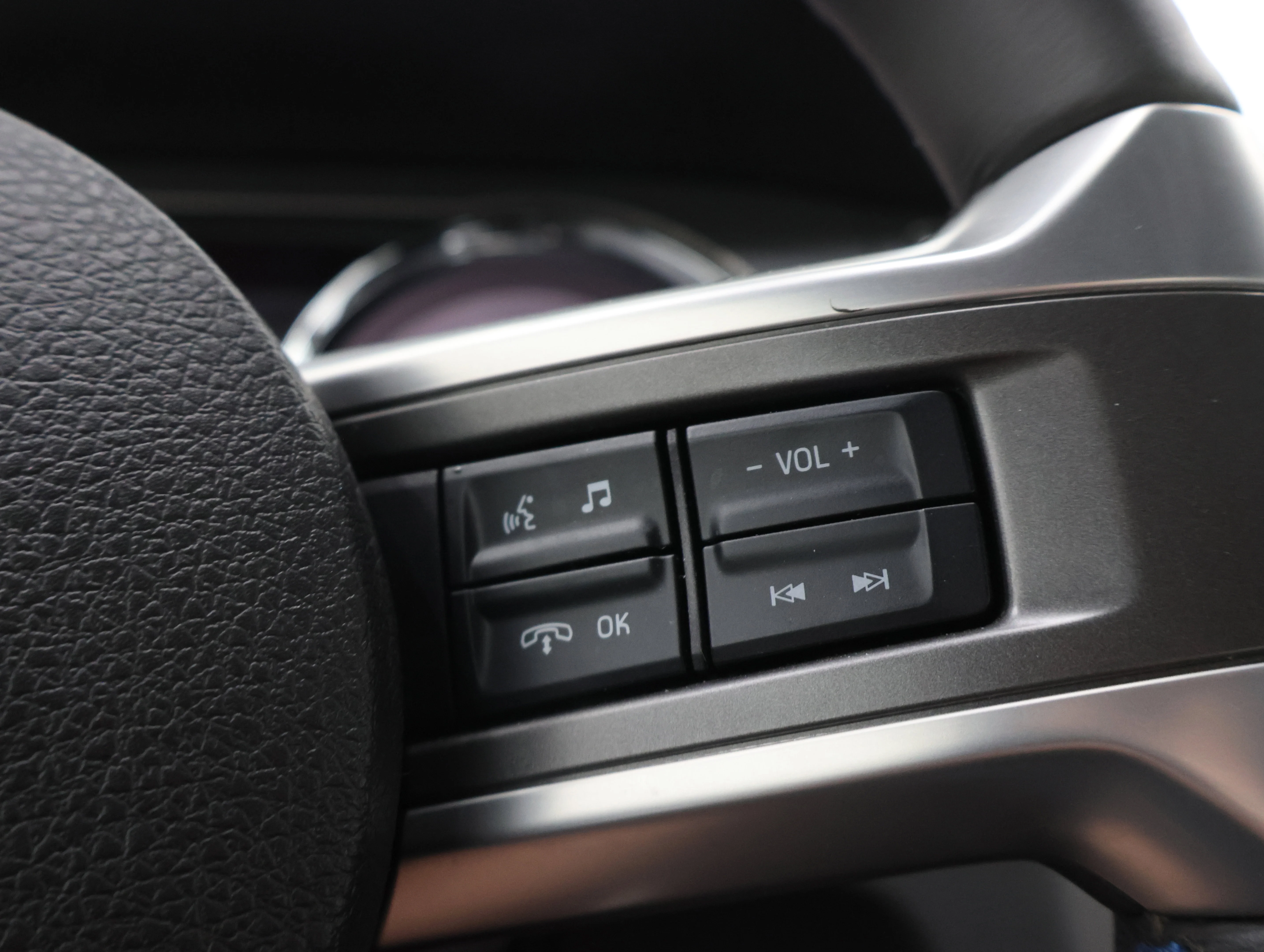 Used 2010 Kona Blue Metallic Ford GT Premium image 14