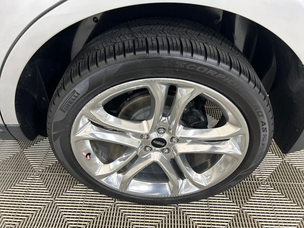 Used 2014 Silver Lincoln Base image 10