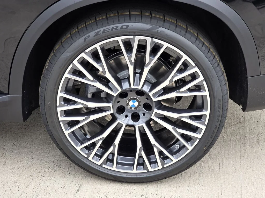 Used 2026 Black BMW sDrive40i image 5