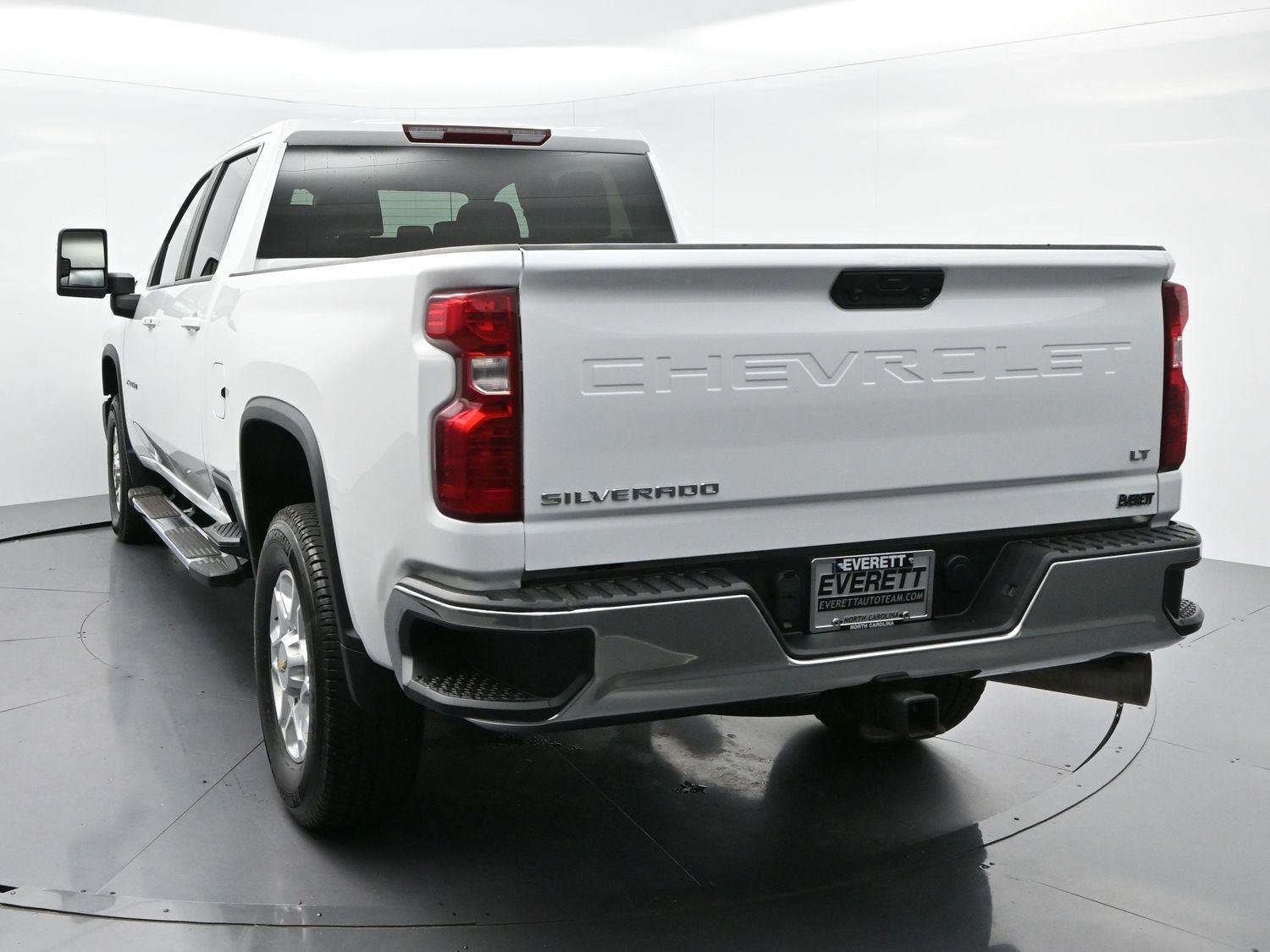 Used 2025 Summit White Chevrolet LT image 6