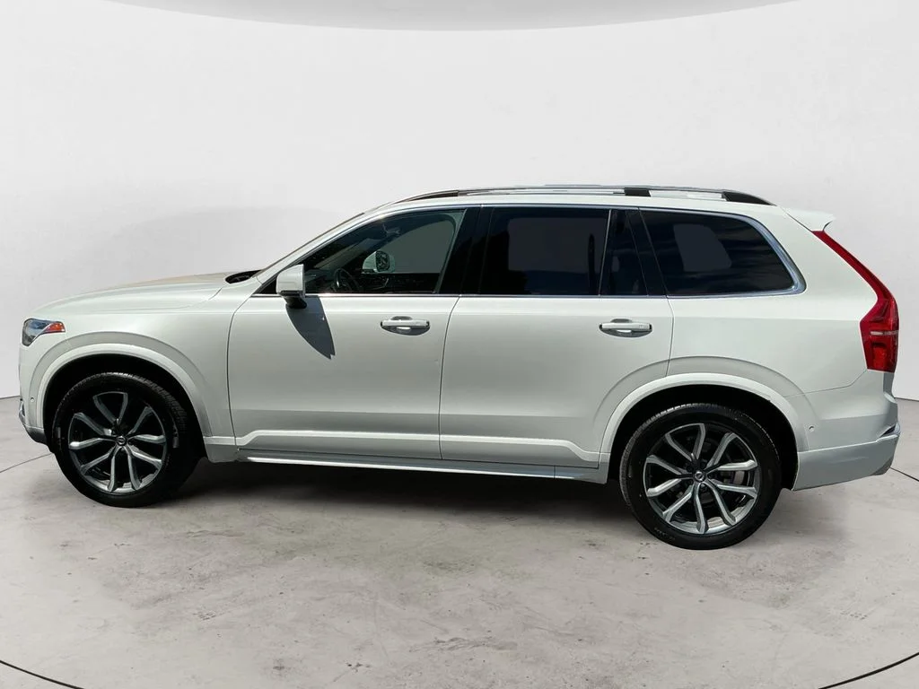 Used 2018 White Volvo T6 Momentum image 8