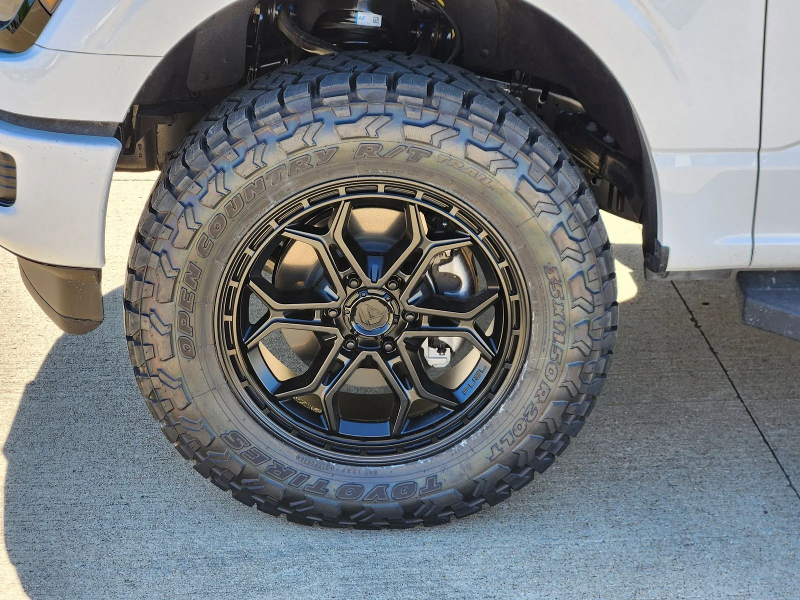 New 2026 Oxford White Ford XLT image 7