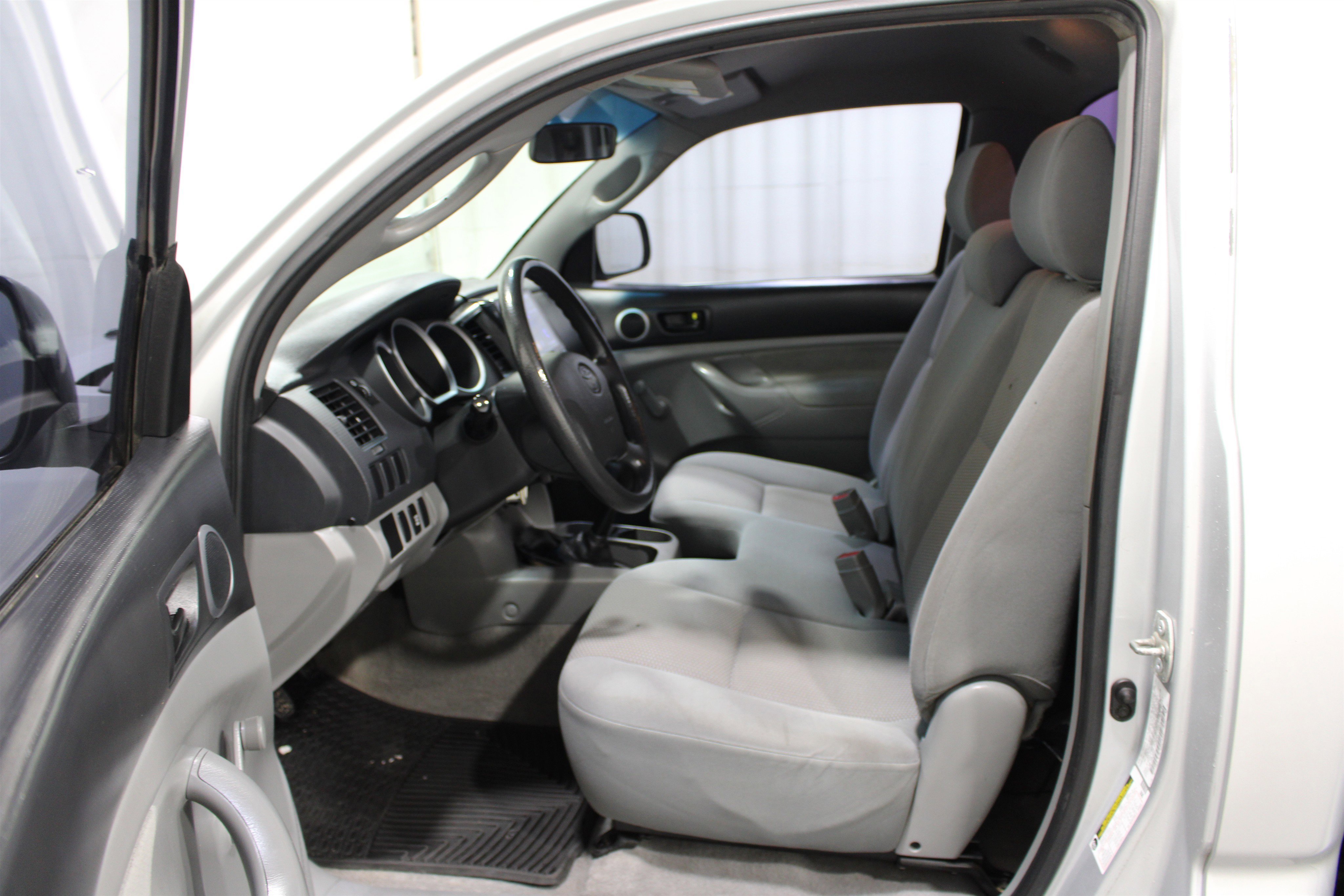 Used 2007  Toyota Base image 3