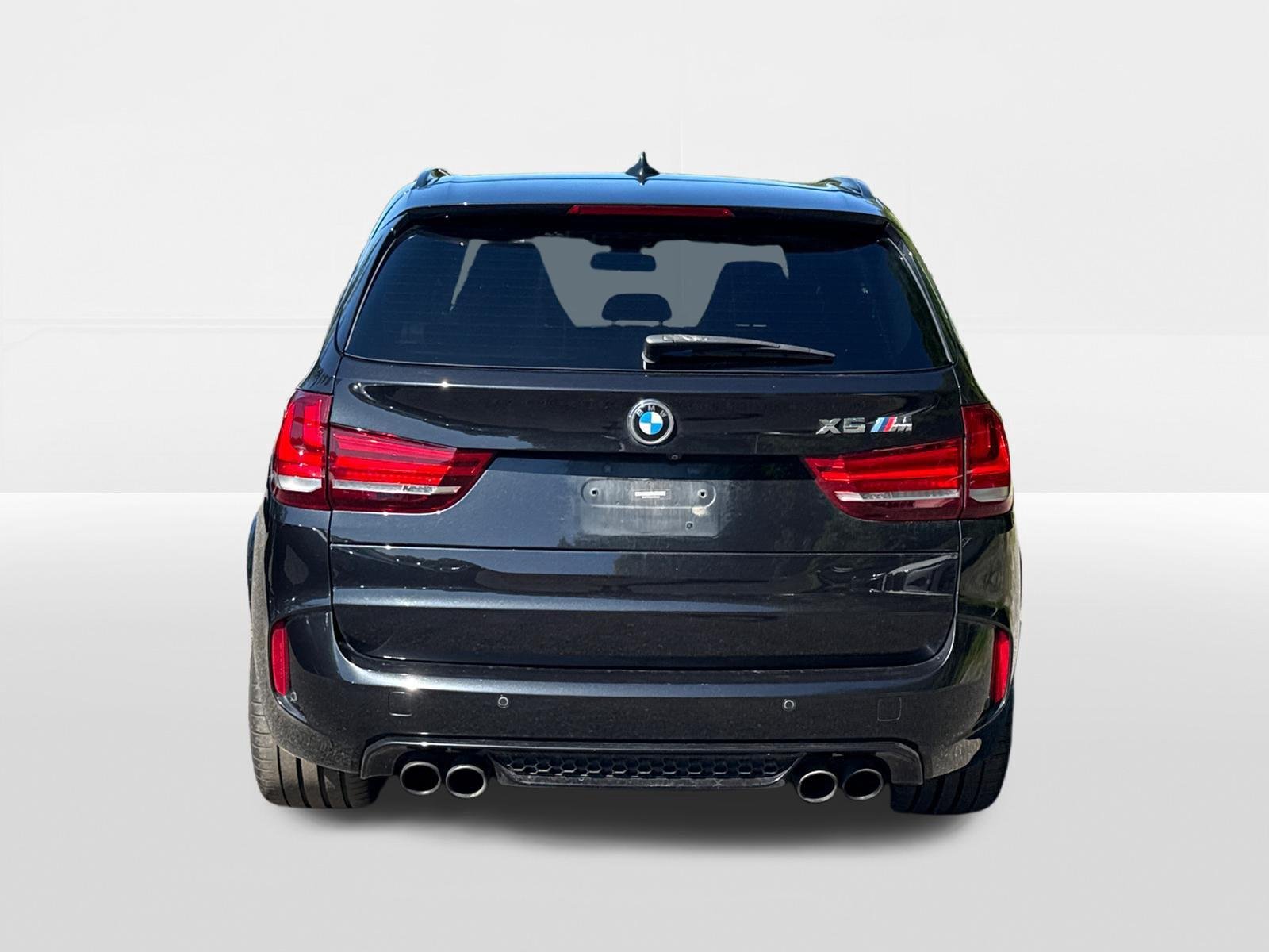 Used 2018 Black Sapphire Metallic BMW  image 6