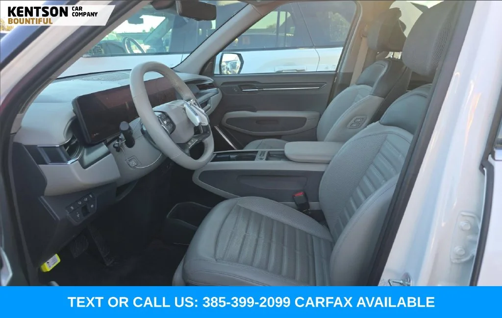 Used 2024 White Kia Land image 4