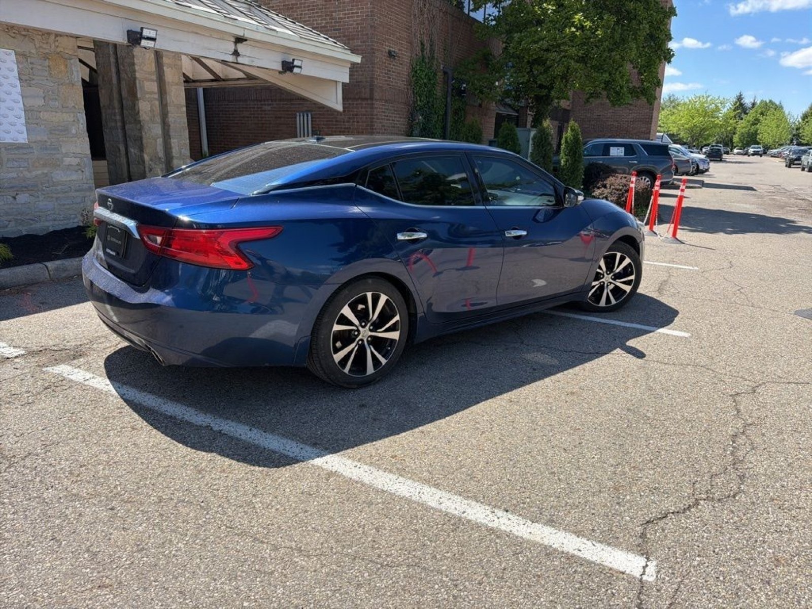 Used 2017 Deep Blue Pearl Nissan 3.5 SL image 6