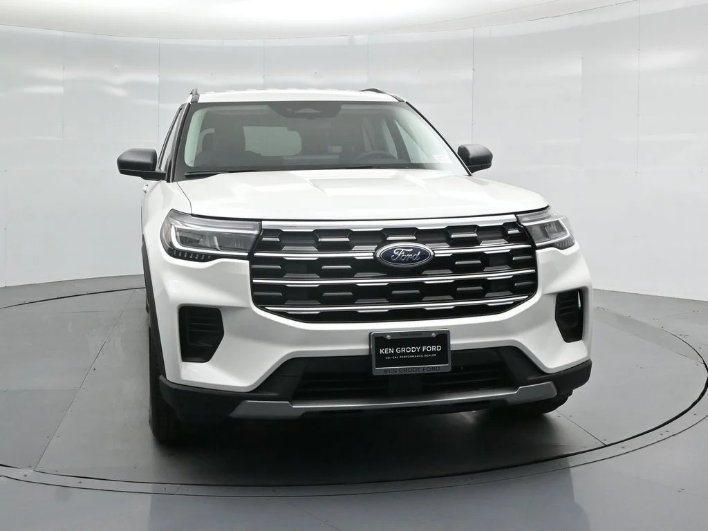 New 2026 Star White Metallic Tri-Coat Ford Active image 25