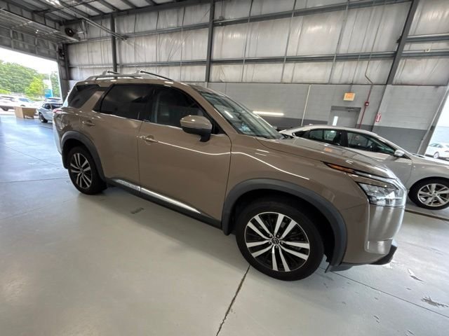 Used 2023 Beige Nissan Platinum image 4