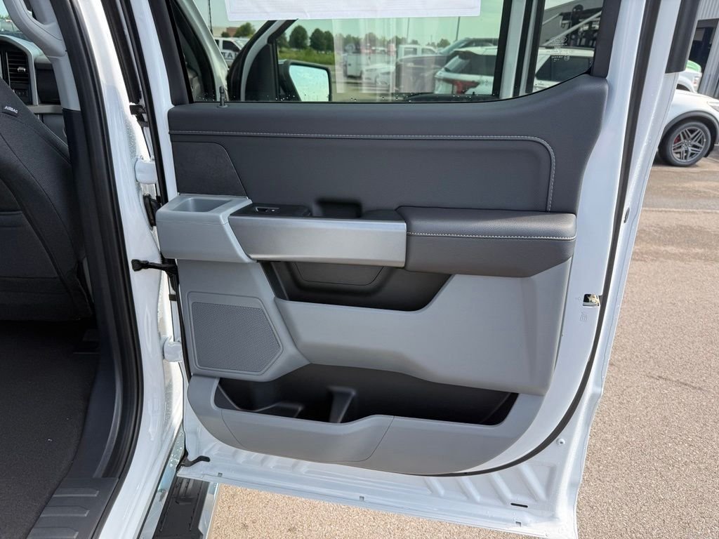 New 2026 Oxford White Ford XLT image 21