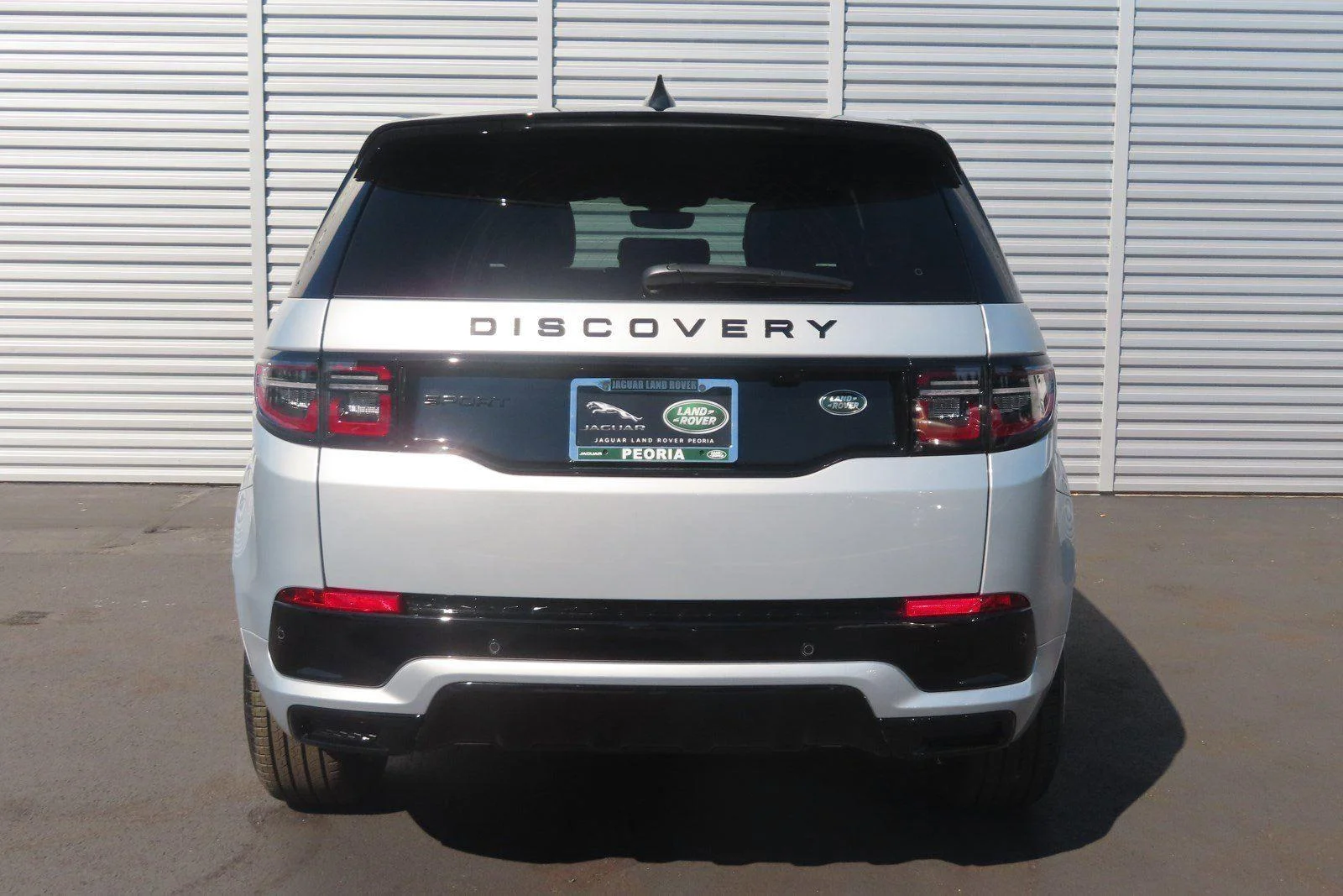 Used 2023 Hakuba Silver Metallic Land Rover SE R-Dynamic image 10