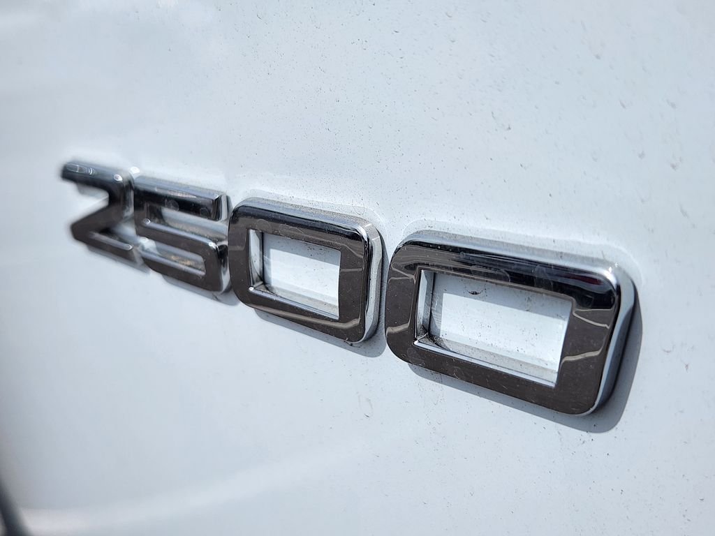 New 2026 ARCTIC WHITE Mercedes-Benz CARGO image 9