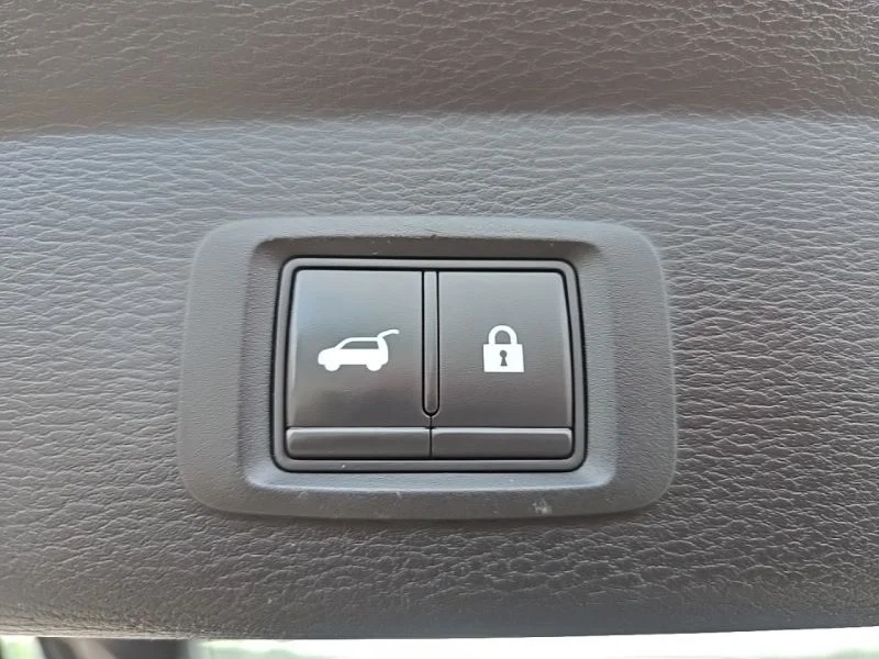 Used 2022  Mitsubishi SE image 28