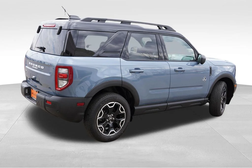 Used 2025 Azure Gray Metallic Ford Outer Banks image 5