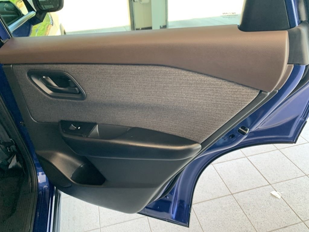 Used 2023 Blue Nissan S image 17