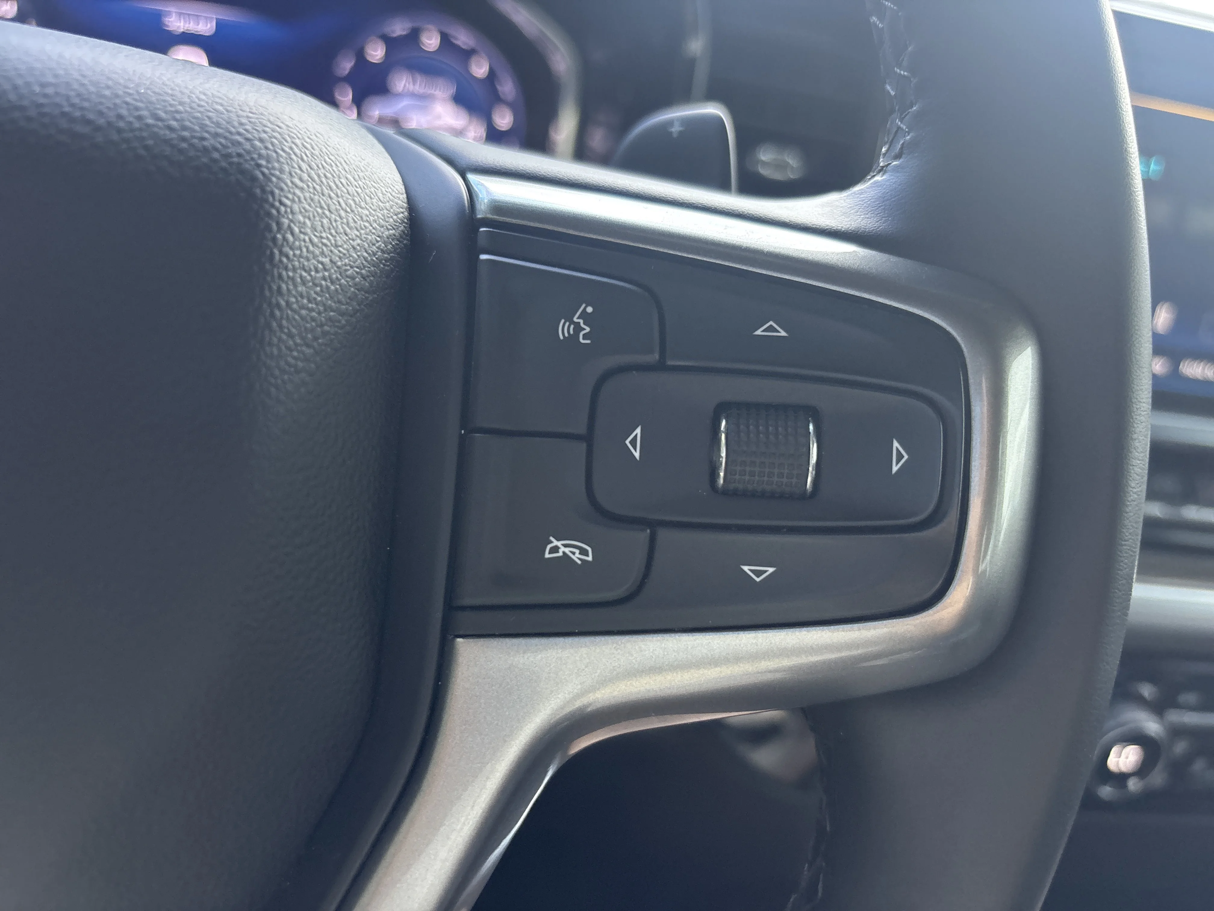 Used 2025 Summit White Chevrolet LT Trail Boss image 31