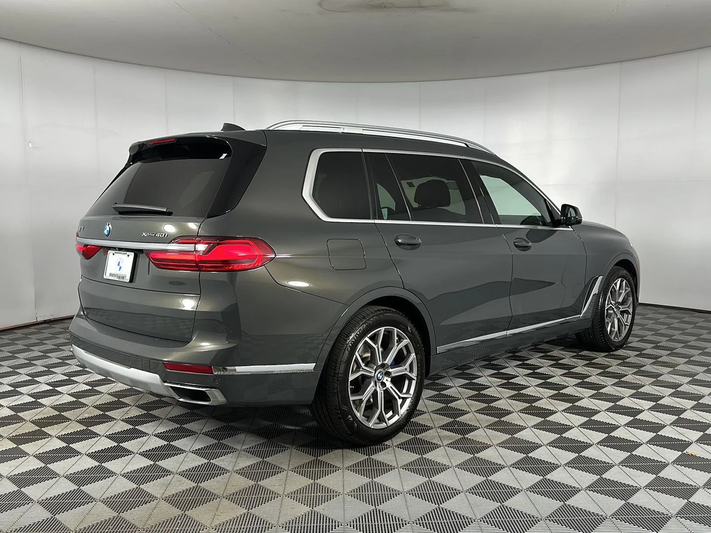 Used 2022 Dravit Grey Metallic BMW xDrive40i image 28