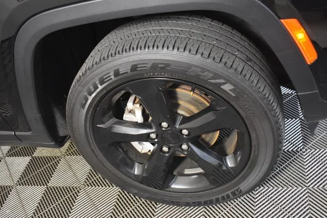 2023 Jeep Grand Cherokee Altitude - Photo 12
