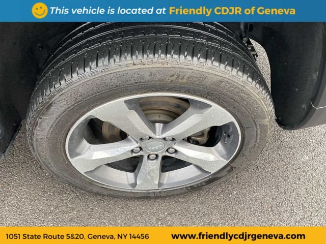 Used 2025 Gray Jeep Limited image 27