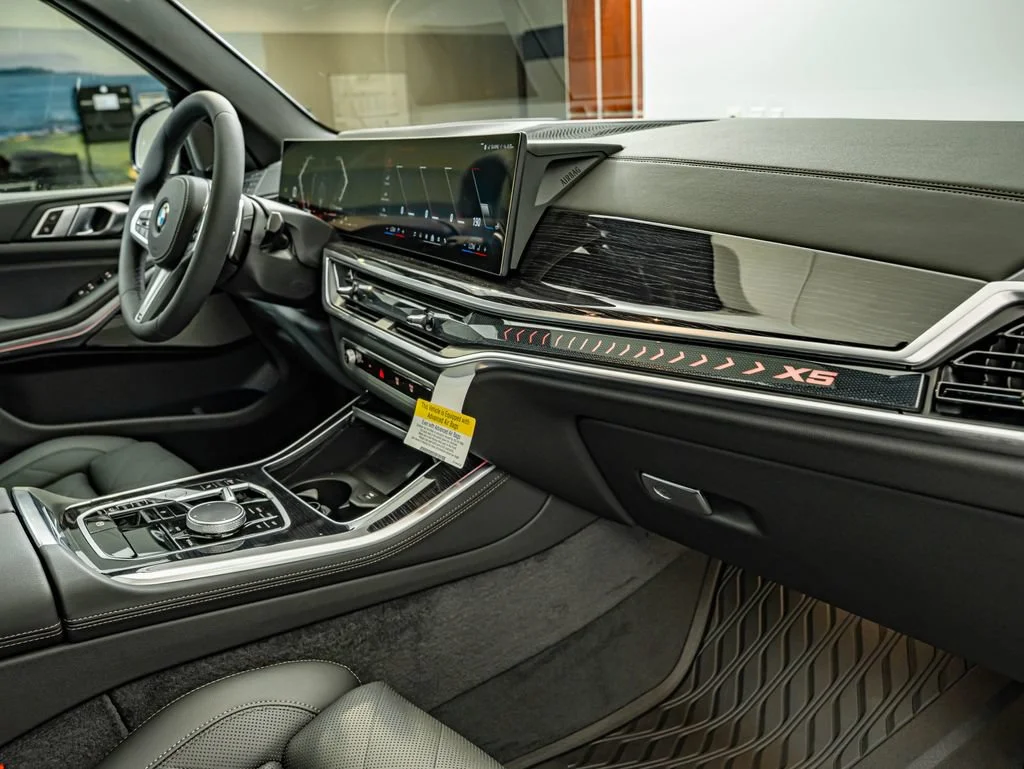 New 2026 Dravit Grey Metallic BMW xDrive40i image 42