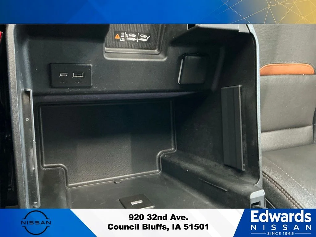 Used 2023 White GMC AT4 image 30