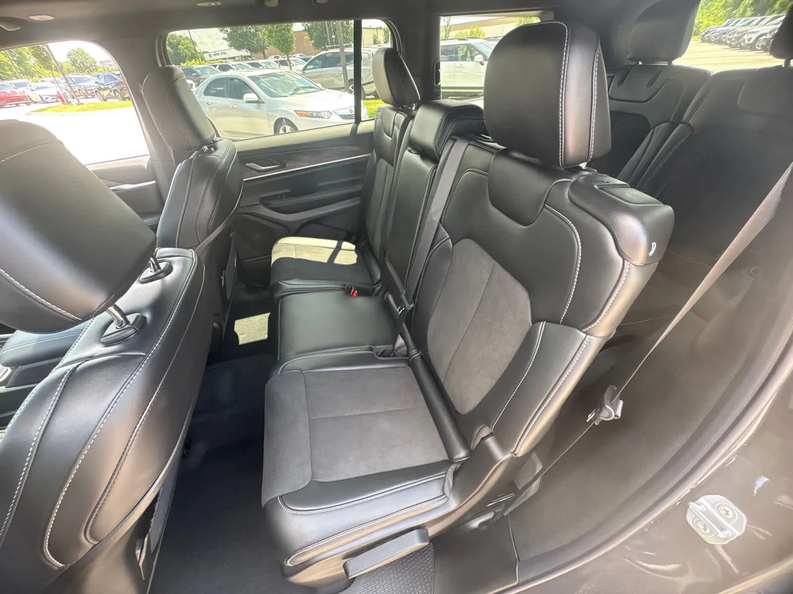 New 2026 Baltic Gray Metallic Clear-Coat Exterior Paint Jeep Laredo Altitude image 13