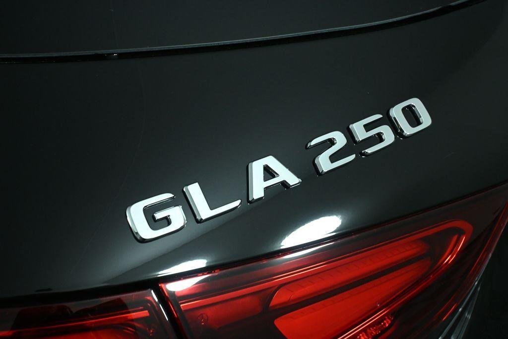 New 2026 Night Black Mercedes-Benz GLA 250 image 29