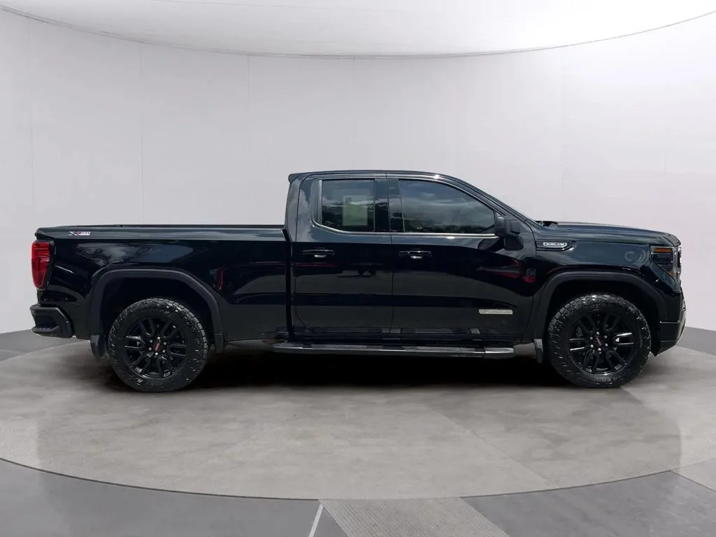 Used 2022 Onyx Black GMC Elevation image 6