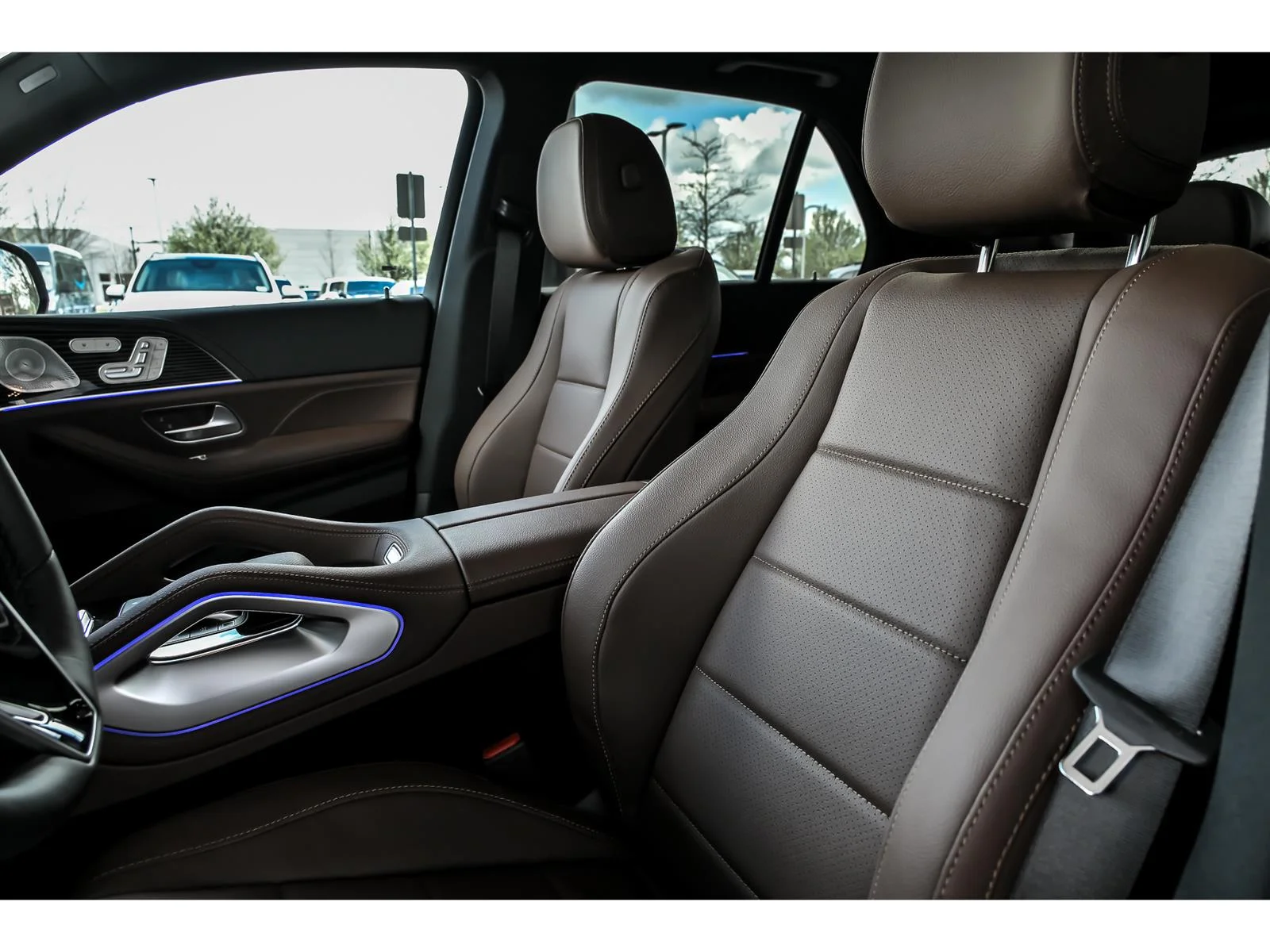 New 2026 MANUFAKTUR Moonlight White Metallic Mercedes-Benz GLE 350 image 7