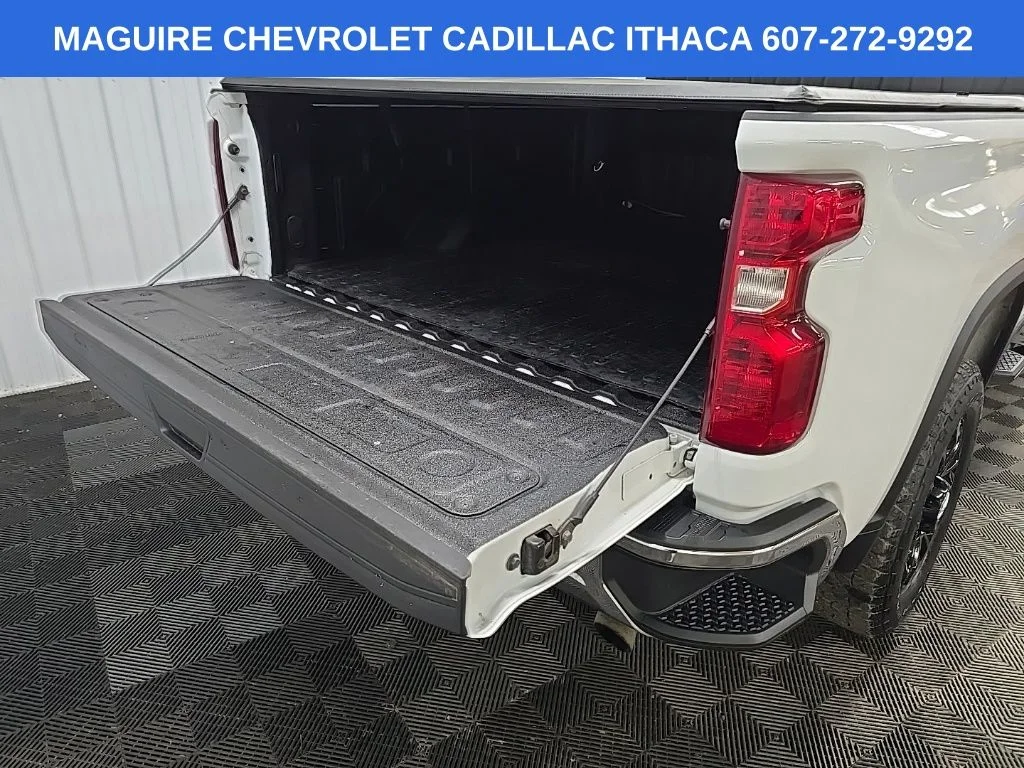 Used 2025 White Chevrolet LT image 11